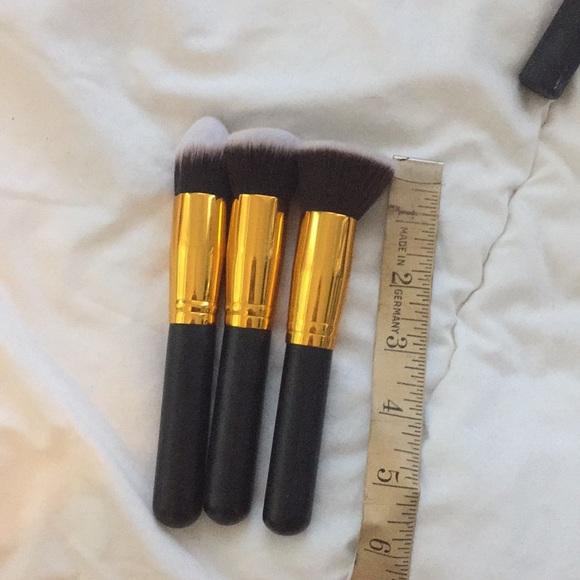 SALE 3pc foundation brush set+brush cleaner - Picture 7 of 8
